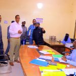 Agaasime Guud Kuxigeenka Dakhliga Wasaaradda Maaliyadda Dowladda Puntland oo kormeer shaqo ku tagay Kastamka Dekada ee Boosaaso[Sawirro]