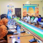 Agaasime Guud Kuxigeenka Dakhliga Wasaaradda Maaliyadda Puntland oo kulan la qaatay koox baaris ku sameynaysa mashaariicda World Bank ee PL[Sawirro]