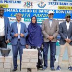 Wasiirka Maaliyadda Dowladda Puntland oo ka qaybgalay Dhagax-dhiga Bangiga Dowladda Laantiisa Qardho[Sawirro]