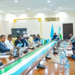 Madaxweynaha Dowladda Puntland oo Shir Guddoomiyay Kulan looga hadlay Sare u qaadida Dakhliga oo ka dhacay xarunta Maaliyadda[Sawirro]