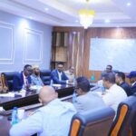 Madaxda Wasaaradda Maaliyadda oo hor tegay 𝐆𝐮𝐝𝐝𝐢𝐠𝐚 𝐃𝐡𝐚𝐪𝐚𝐚𝐥𝐚𝐡𝐚, 𝐌𝐚𝐚𝐥𝐢𝐲𝐚𝐝𝐝𝐚 𝐢𝐲𝐨 𝐗𝐢𝐬𝐚𝐚𝐛𝐚𝐚𝐝𝐤𝐚 ee Golaha Baarlamaanka Dawladda Puntland[Sawirro]